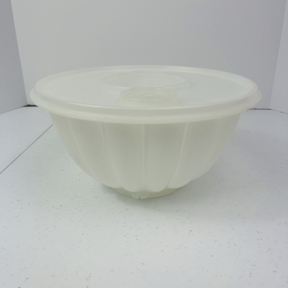 Vintage‎ Tupperware 77 Tupper Seal Salad Dessert Mold Star Bottom 9"